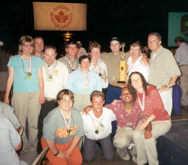 Athletes with their medals, 2001